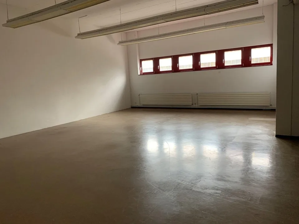 Marly, locali commerciali in affitto al pianterreno - ideale per un deposito - laboratorio - club sportivo