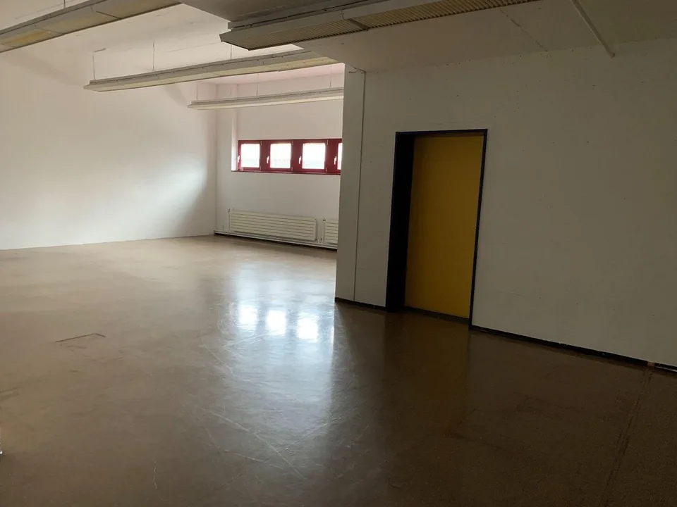 Marly, locali commerciali in affitto al pianterreno - ideale per un deposito - laboratorio - club sportivo