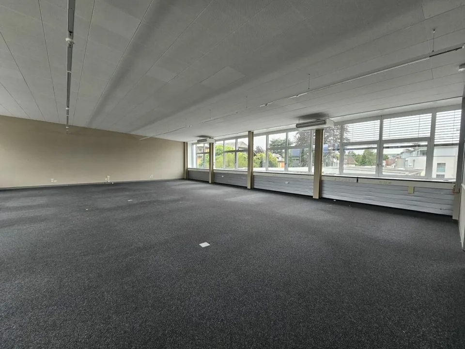 Spazio commerciale versatile in posizione centrale