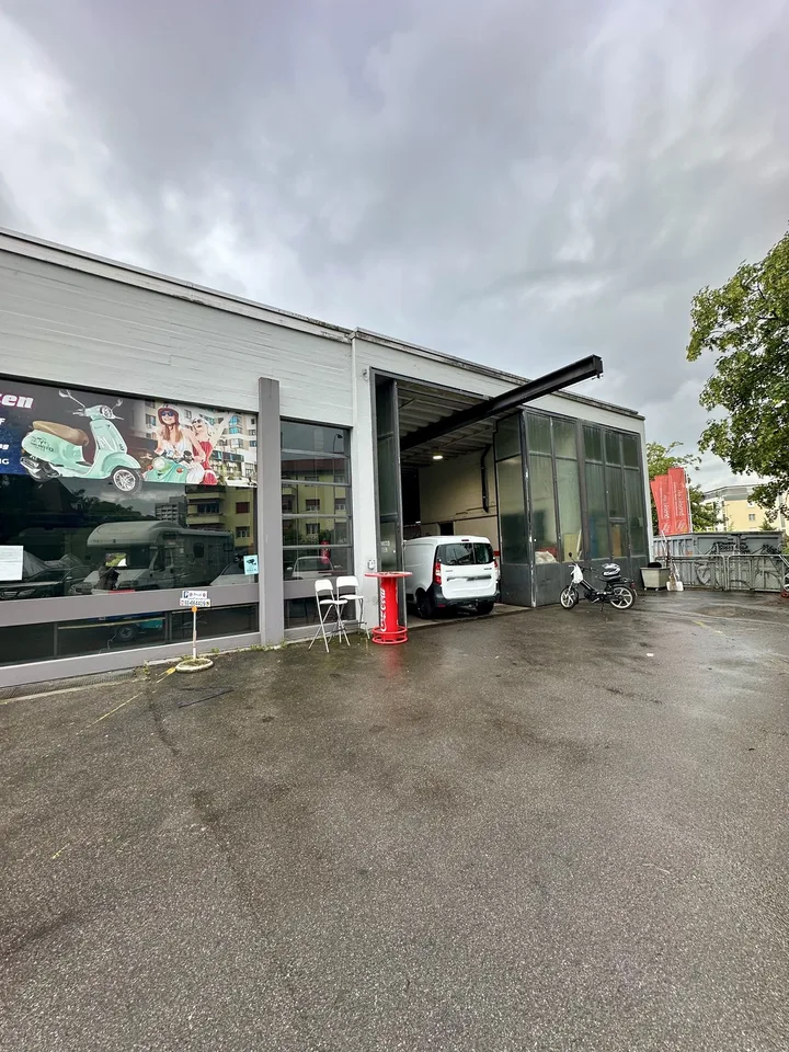 Vielseitige Werkstatt- und Ausstellungsfläche