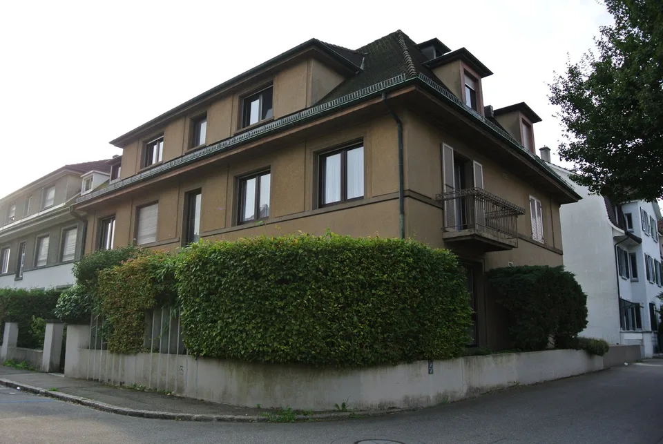 Maisonette-Dachwohnung bei Birs mit Sicht zum Rhein