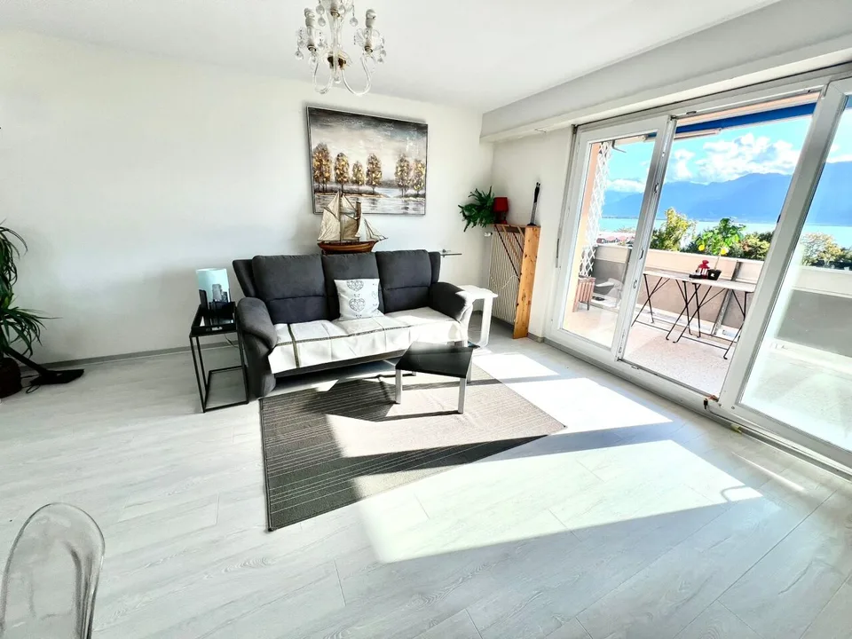 Bello arredato a breve termine 2,5 locali / 1 camera da letto / Balcone con vista lago