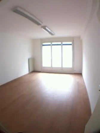 Offices of 112 m2 close to the train station and the lake