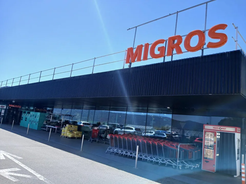 Einzelhandelsgeschäft von 49m2 im Einkaufszentrum Migros von Cernier