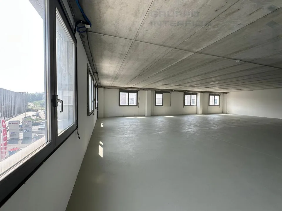 SPAZIOSI UFFICI RISTRUTTURATI A MENDRISIO ZONA FOXTOWN – foto 6 di 8