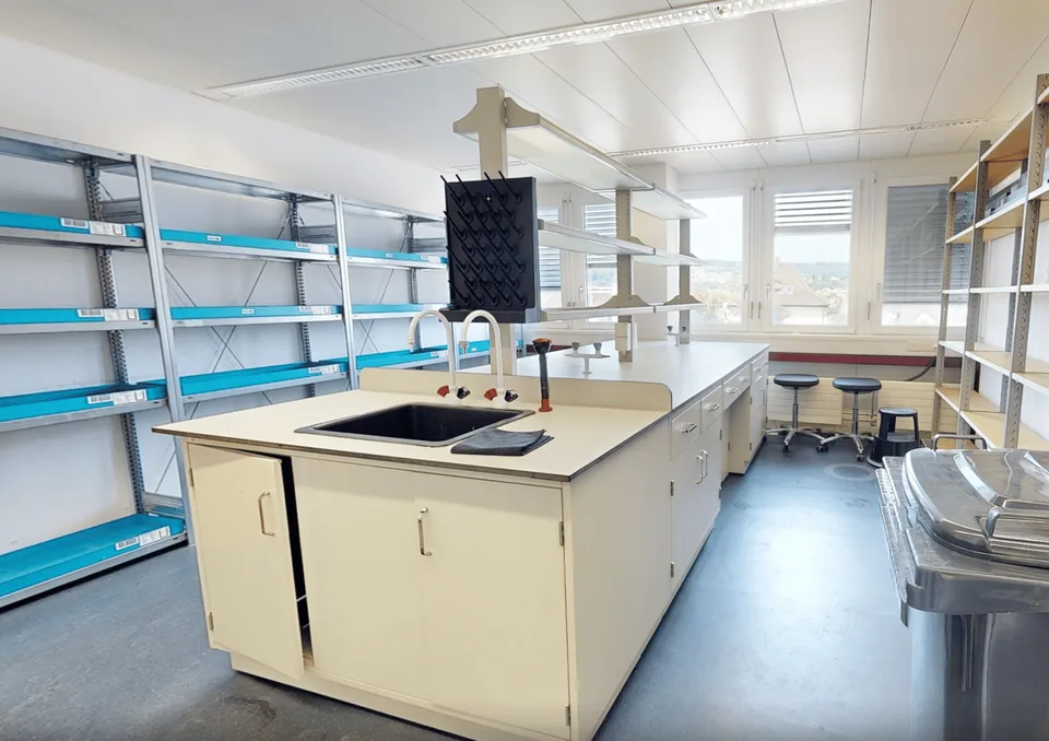 Moderne Industriehalle mit vielseitigen Nutzungsmöglichkeiten in Brugg – Foto 10 von 17