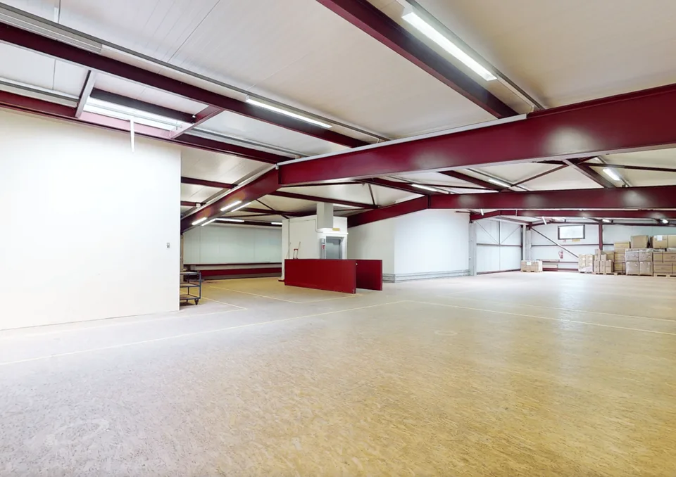 Moderne Industriehalle mit vielseitigen Nutzungsmöglichkeiten in Brugg – Foto 9 von 17