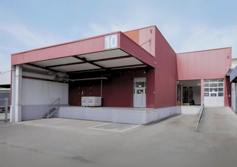 Moderne Industriehalle mit vielseitigen Nutzungsmöglichkeiten in Brugg