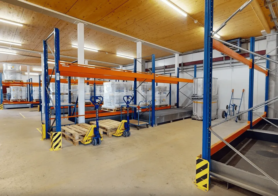 Moderne Industriehalle mit vielseitigen Nutzungsmöglichkeiten in Brugg