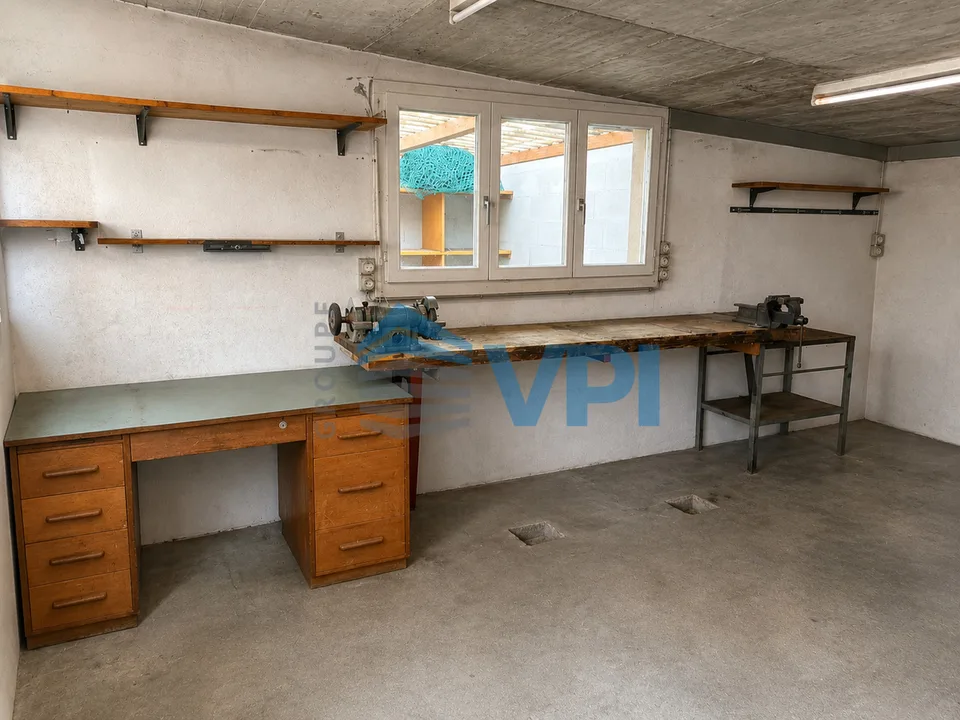 Cointrin - Bel ufficio di 120 m2 con spazi di stoccaggio e posti auto