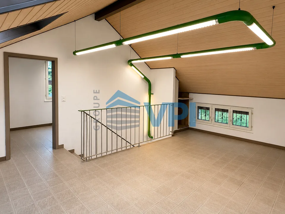 Cointrin - Bel ufficio di 120 m2 con spazi di stoccaggio e posti auto