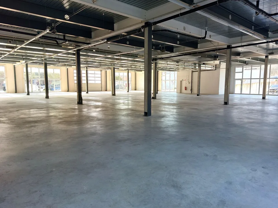 Laboratorio/magazzino 500m2 a Puidoux - Vicino autostrada
