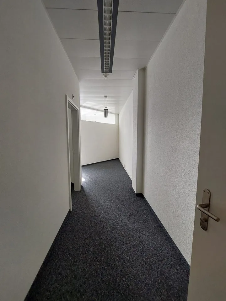 Spazio ufficio luminoso e centrale in affitto a Huttwil