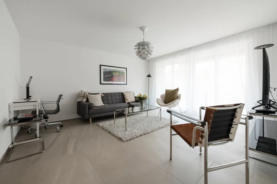 Furnished 1-Bedroom Apartment Zurich Wiedikon – central, Balcony & cleaning Servic