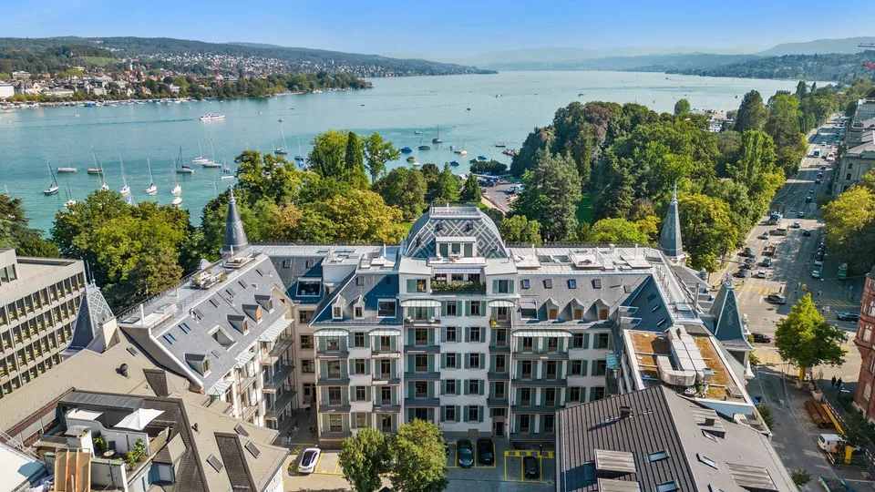 Il tuo nuovo ufficio nel prestigioso Castello Bianco direttamente sul lago di Zurigo