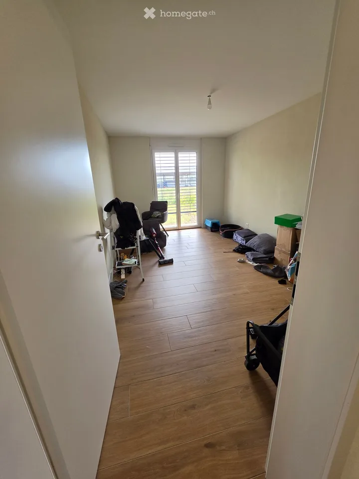 Schönes neues 3.5-Zimmer-Apartment mit großem Garten