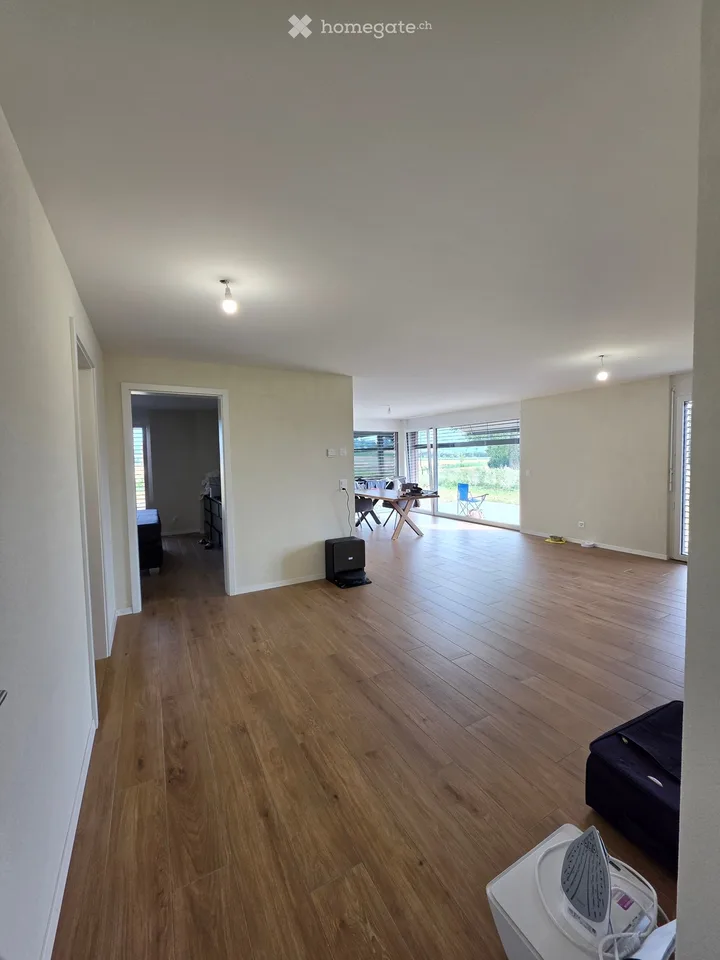 Schönes neues 3.5-Zimmer-Apartment mit großem Garten