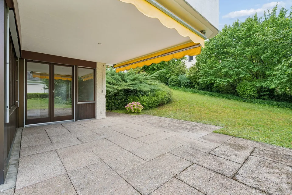 frisch renovierte 2-Zimmerwohnung mit grosser Terrasse in Zollikon