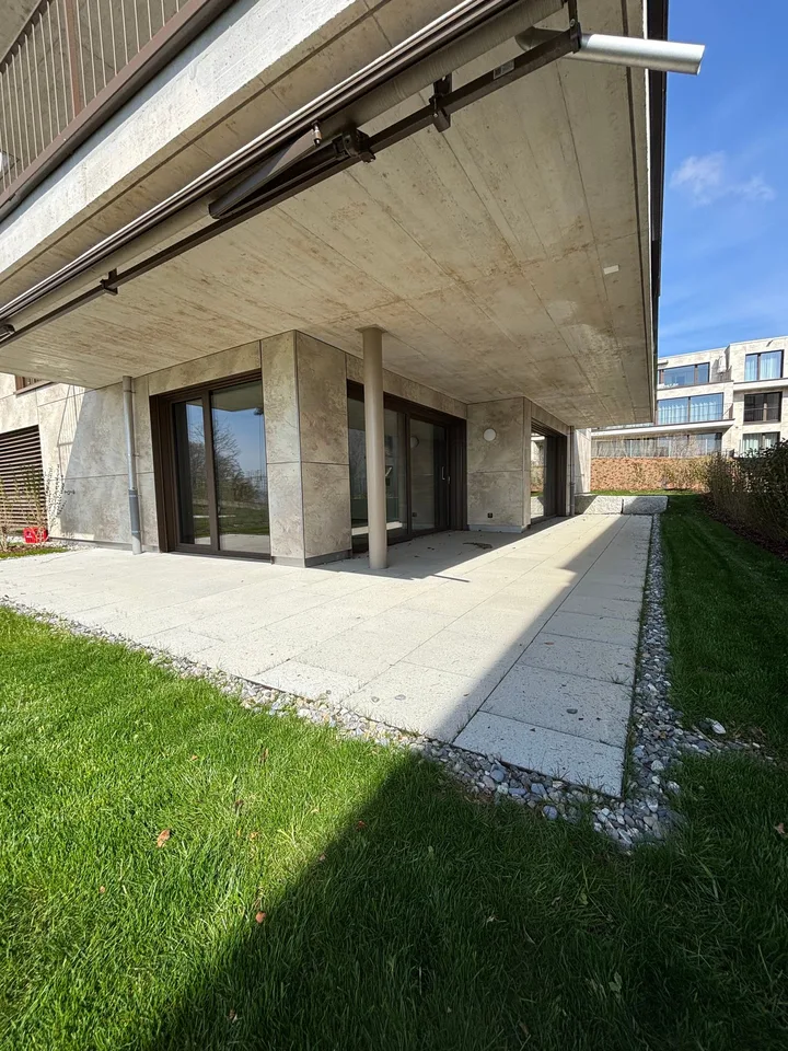Neubau 3.5 Zimmer-Garten-Wohnung mit Garten und Blick auf den Zugersee – photo 14 of 20