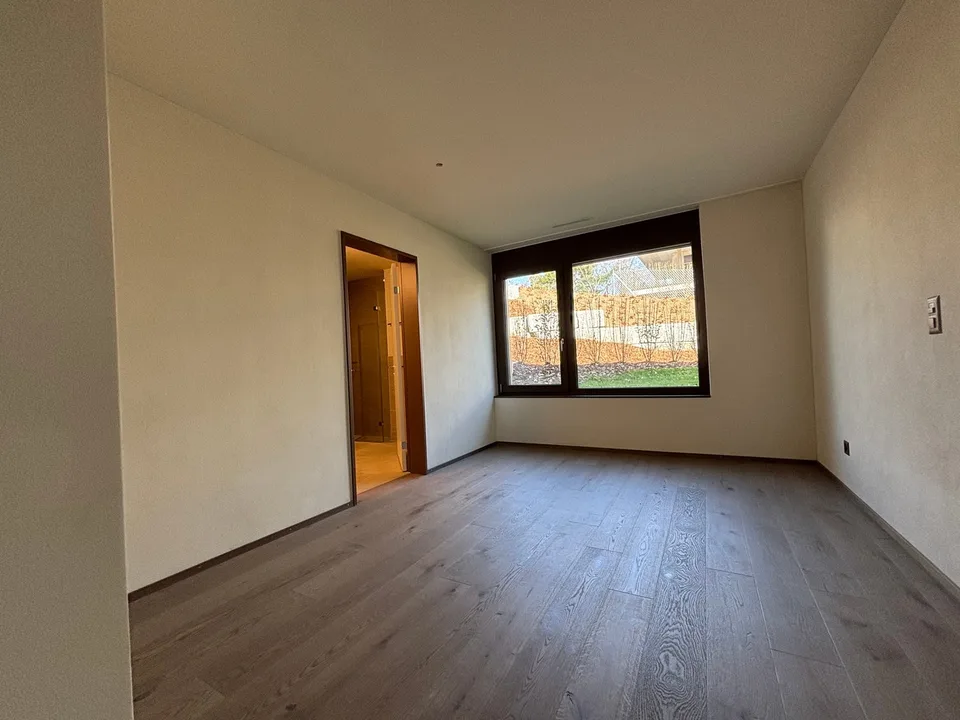 Neubau 3.5 Zimmer-Garten-Wohnung mit Garten und Blick auf den Zugersee – photo 16 of 20