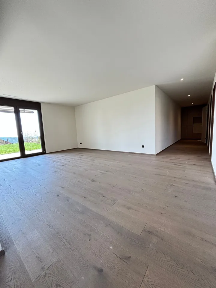 Neubau 3.5 Zimmer-Garten-Wohnung mit Garten und Blick auf den Zugersee – photo 15 of 20