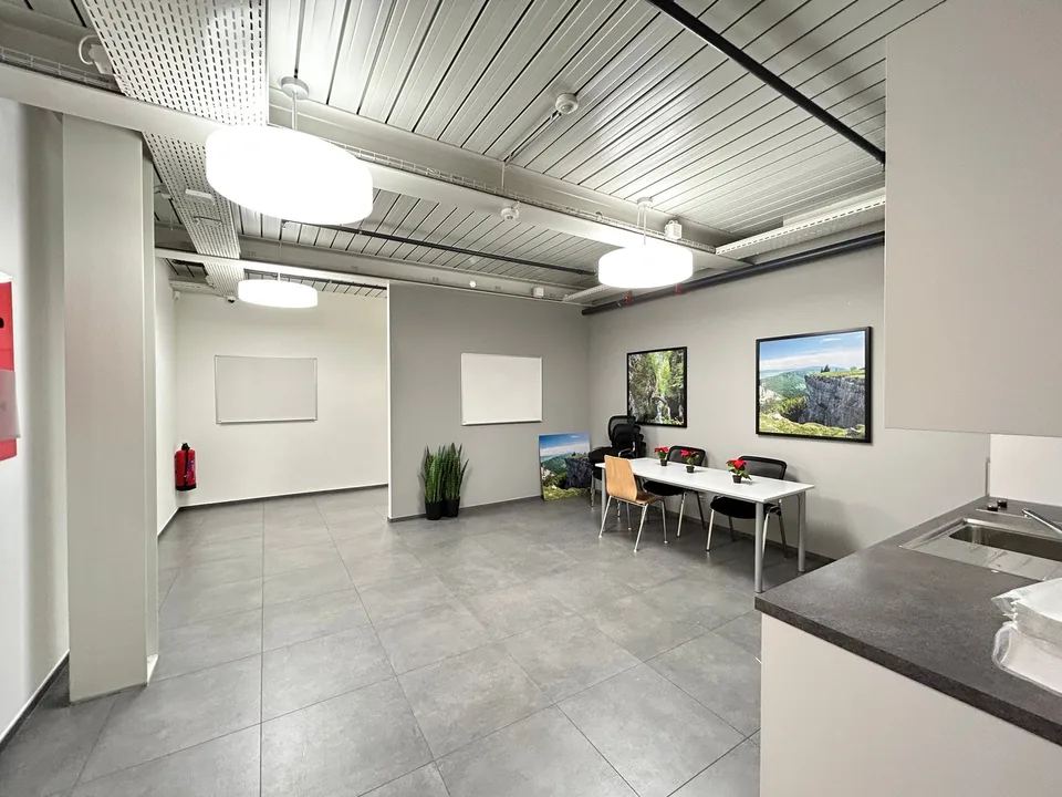 Verkaufs- oder Bürofläche von 154m2 in La Chaux-de-Fonds – Foto 7 von 13