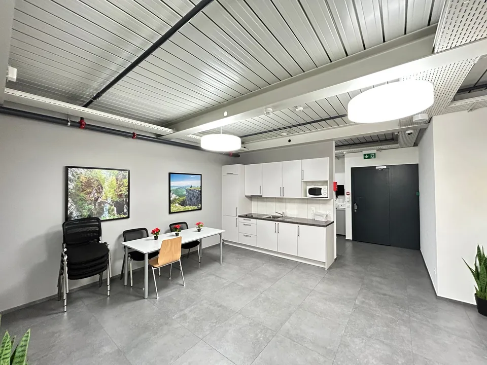 Verkaufs- oder Bürofläche von 154m2 in La Chaux-de-Fonds – Foto 6 von 13