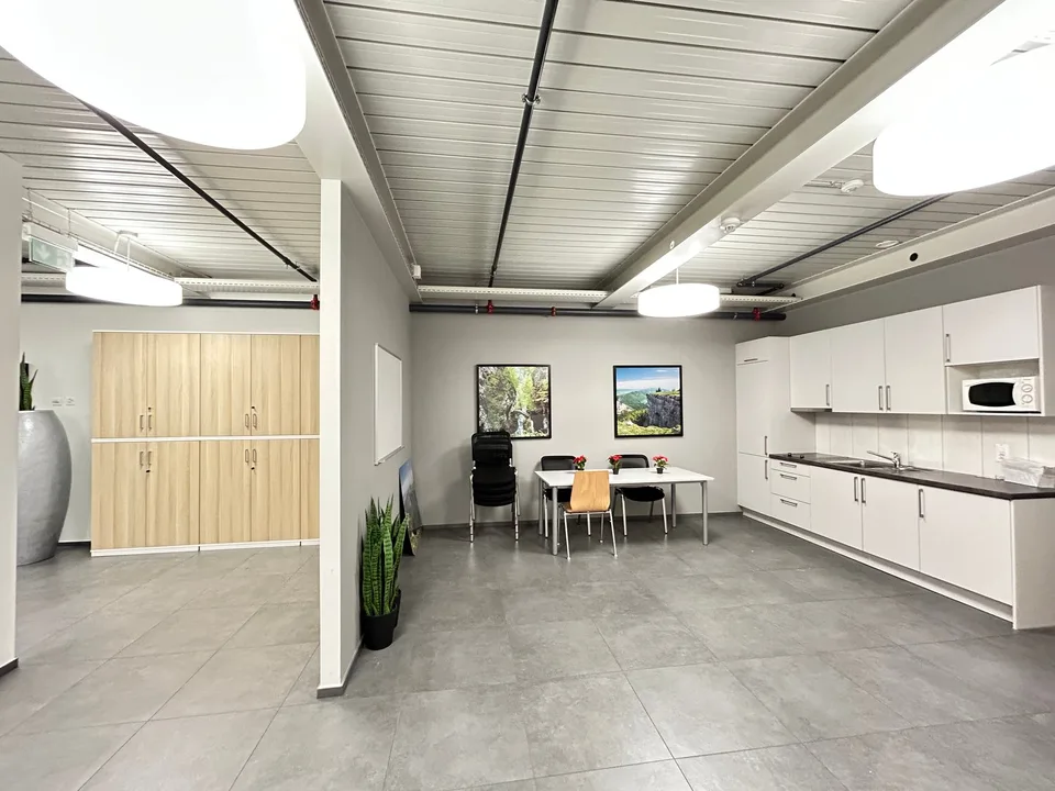 Verkaufs- oder Büroraum von 154m2 in La Chaux-de-Fonds