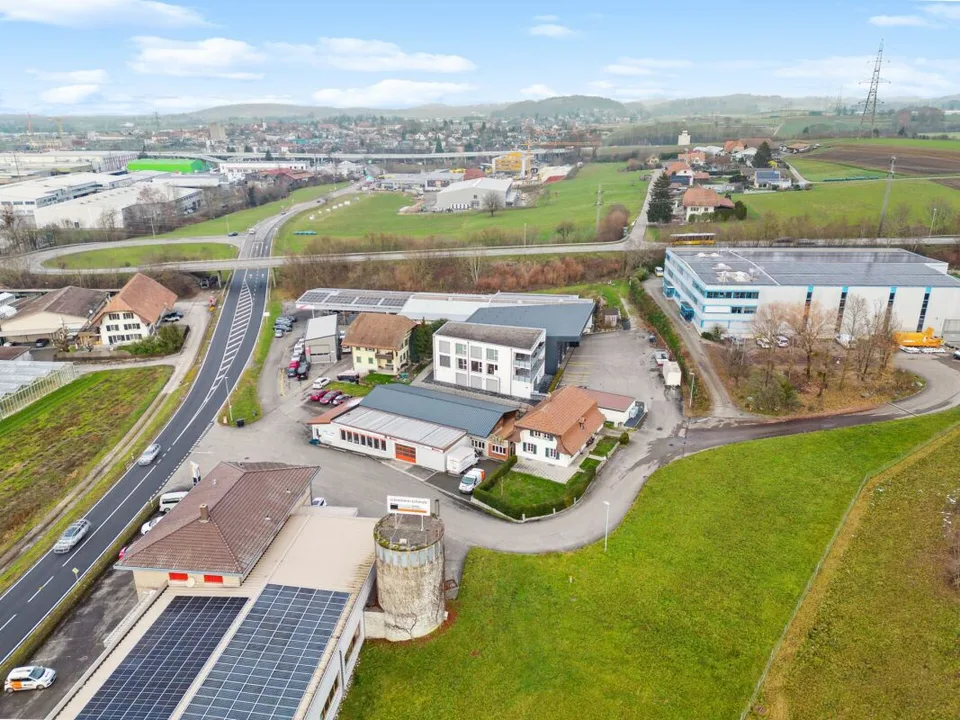 Location de boîtes de stockage et commerciales attractives