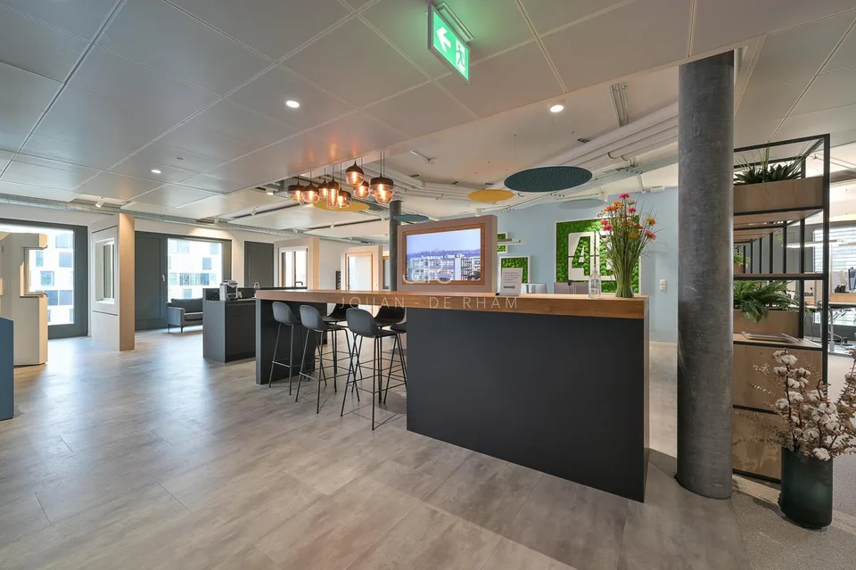 700 m2 di uffici in affitto in un edificio moderno, completamente arredati "Plug & Play" – foto 8 di 13