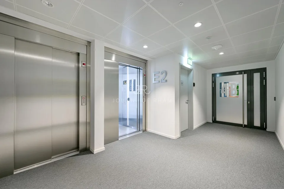 700 m2 di uffici in affitto in un edificio moderno, completamente arredati "Plug & Play" – foto 10 di 13