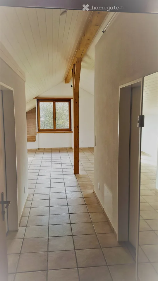 Appartamento mansardato di 2,5 locali con parcheggio garage e cucina nuova