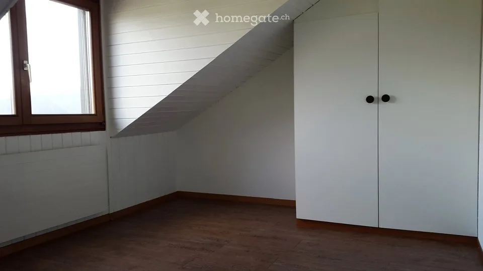 Appartamento mansardato di 2,5 locali con parcheggio garage e cucina nuova