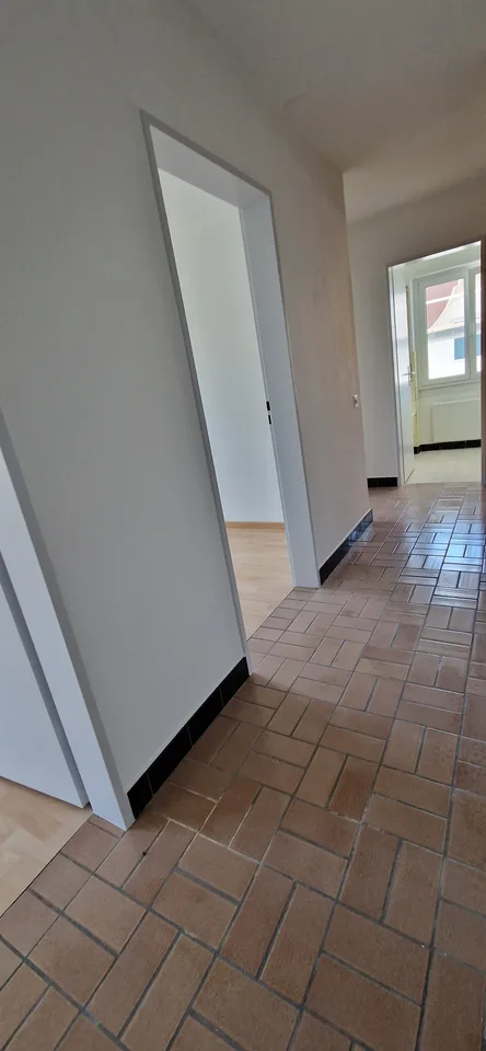 Appartamento di 4,5 locali in parte ristrutturato vicino alla piazza del villaggio