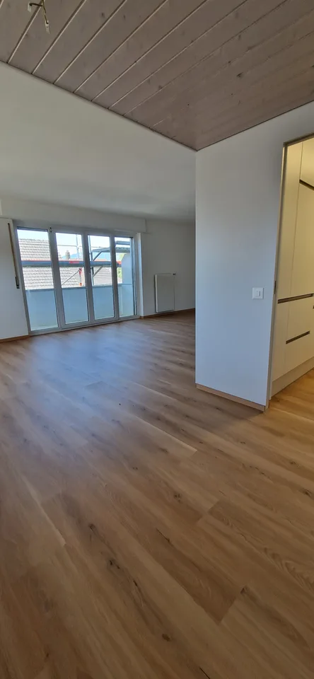 Teilsanierte 4.5-Zimmerwohnung nahe Dorfplatz