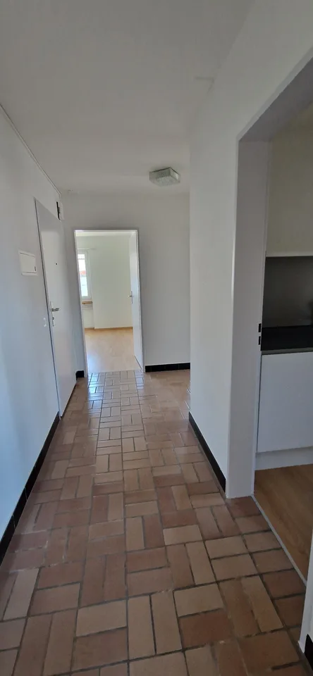 Appartamento di 4,5 locali in parte ristrutturato vicino alla piazza del villaggio