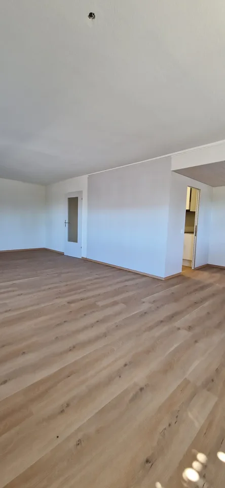 Teilsanierte 4.5-Zimmerwohnung nahe Dorfplatz
