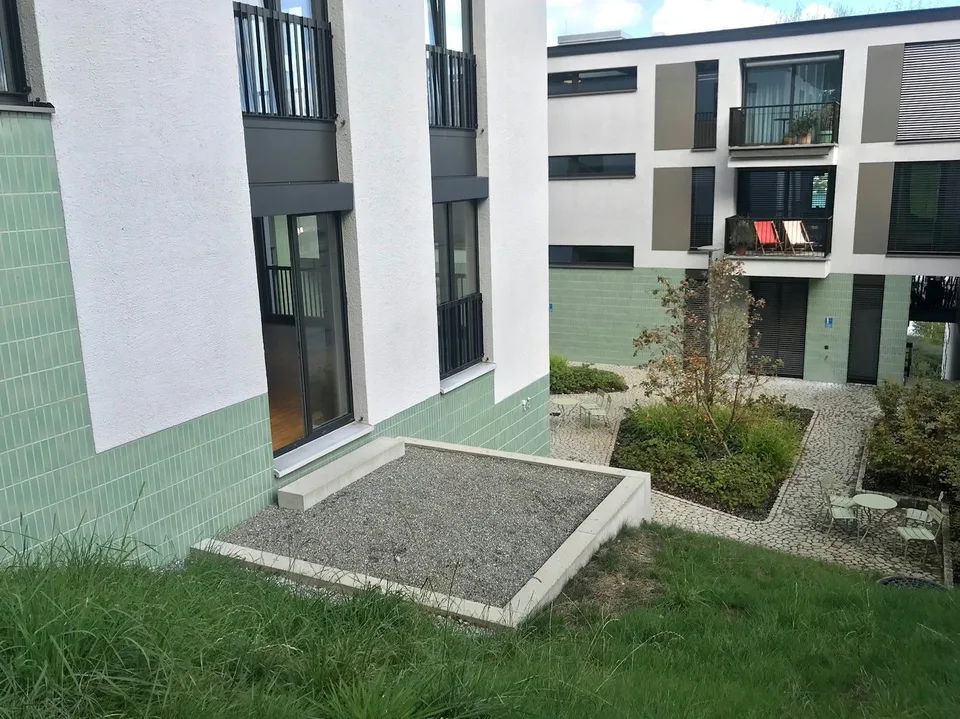 Spazi di ufficio e atelier ispiranti con vista sul lago in un immobile rappresentativo