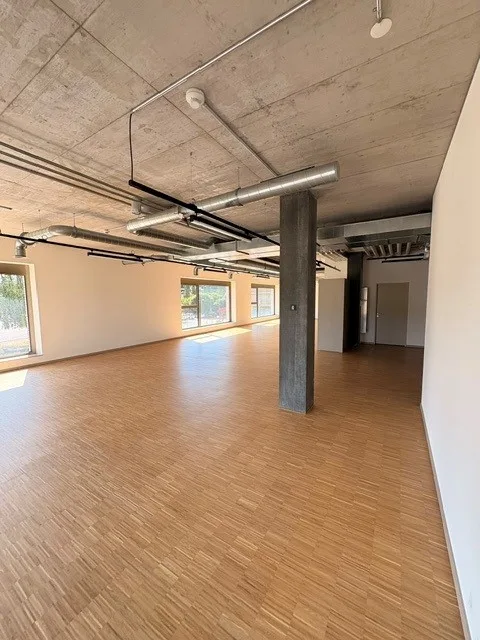 Spazio commerciale moderno (165 m²) al 1° piano a Rietpark