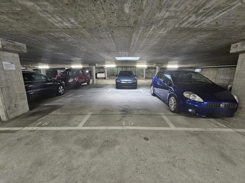 Einstellhallenplatz direkt am Bahnhof in Muttenz