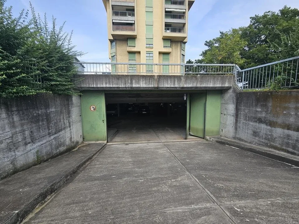 Einstellhallenplatz direkt am Bahnhof in Muttenz