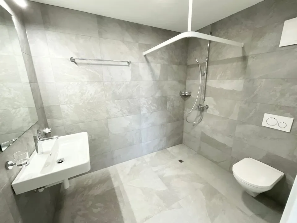 Neue 2.5-Zimmer-Wohnungen mit Loggia - Moderner Komfort, Nachhaltigkeit und Lebensqualität im Herzen des Dorfes