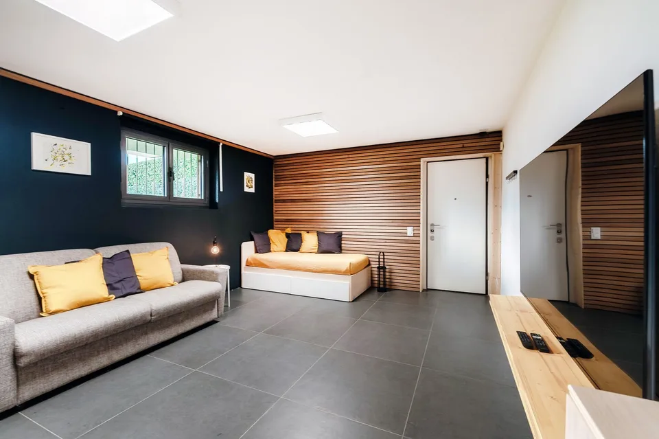 ZWEIZIMMERMÖBELTES APARTMENT FÜR ZEITWEILIGE VERMIETUNG – VACALLO / CHIASSO