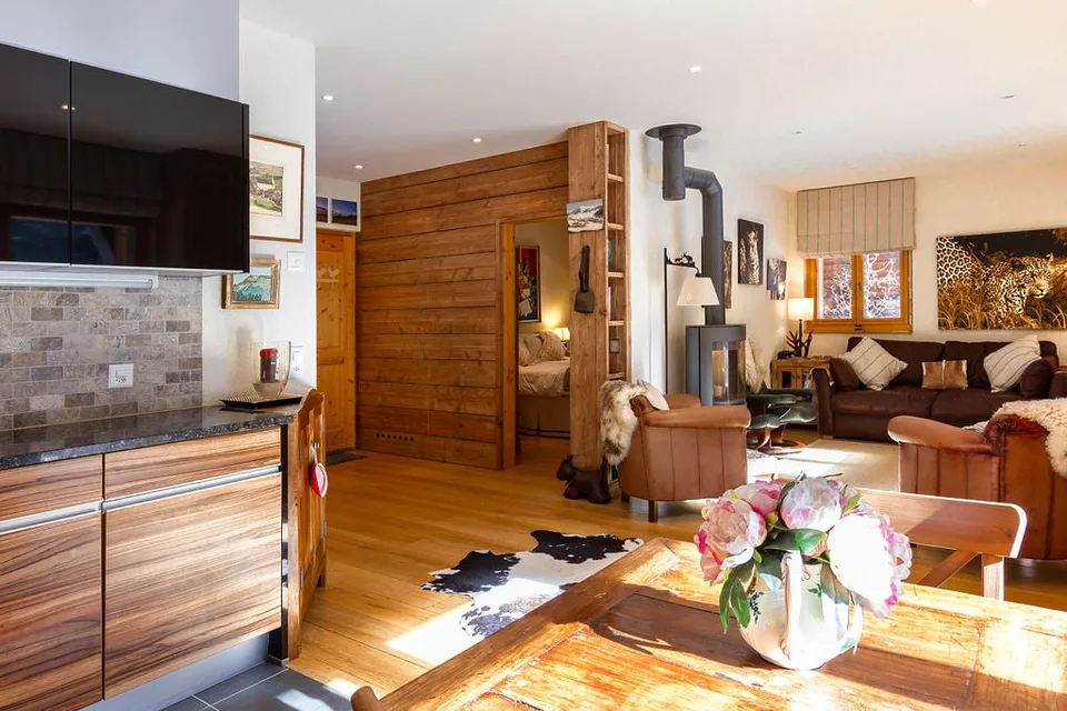 Charming Alpine apartment with Cozy Interiors and Stunning Mountain Views