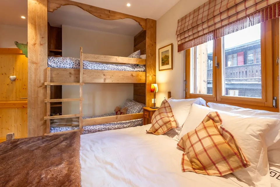 Charming Alpine apartment with Cozy Interiors and Stunning Mountain Views – photo 8 of 10