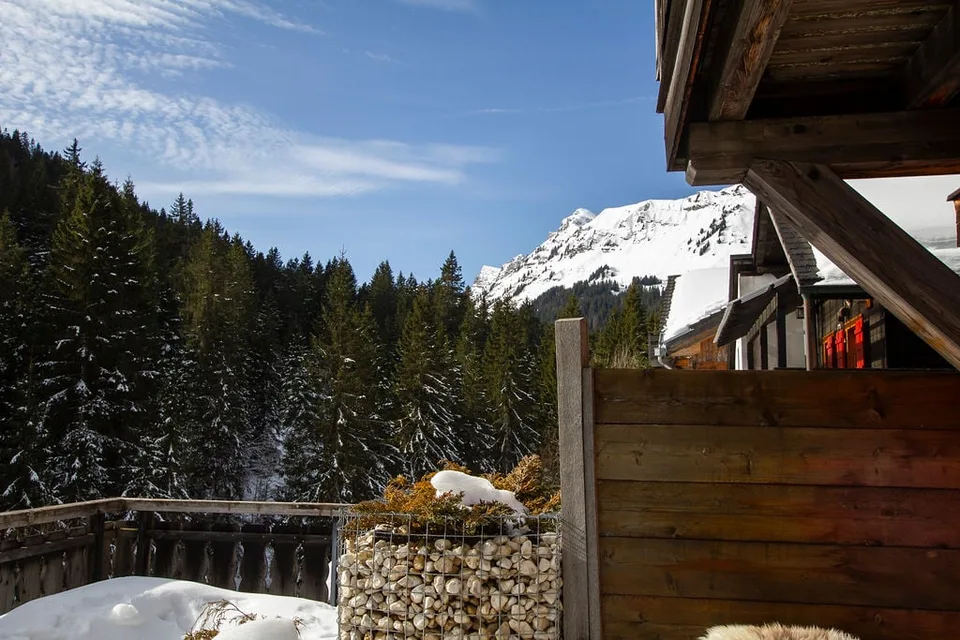 Charmantes Alpenapartment mit gemütlichen Innenräumen und atemberaubendem Bergpanorama