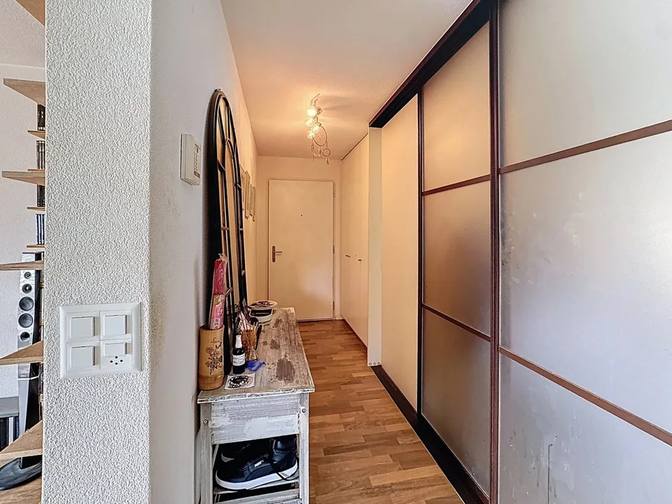Atypisches Appartement mit großen Wohnbereichen und viel Charme