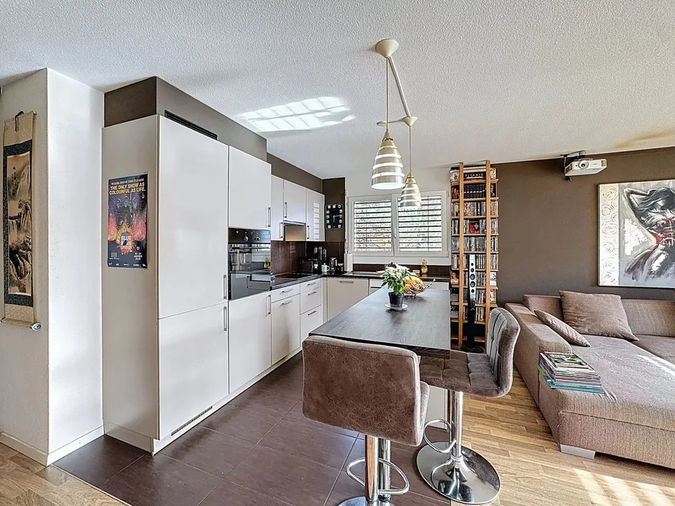 Atypisches Appartement mit großen Wohnbereichen und viel Charme