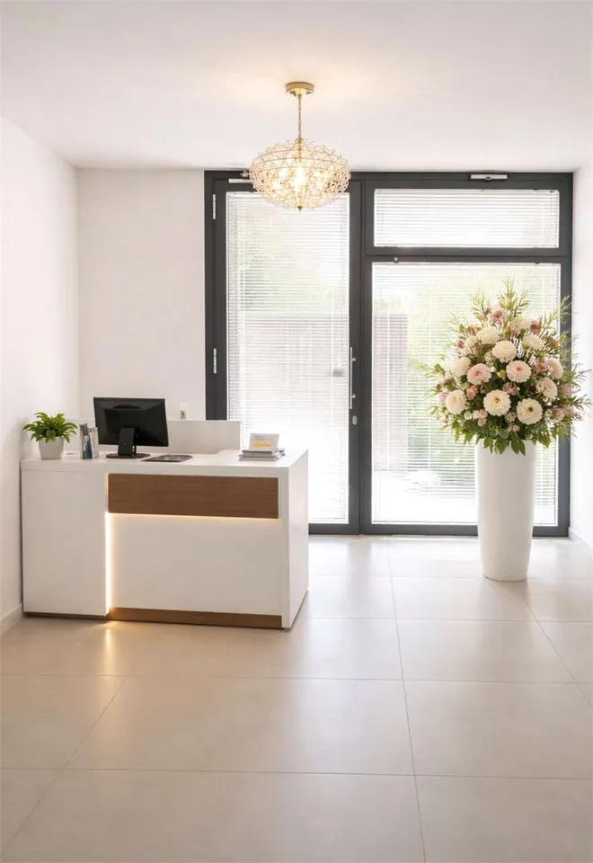 Spazio commerciale con giardino privato visibilità prestigio e funzion