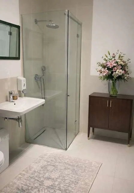 Spazio commerciale con giardino privato visibilità prestigio e funzion